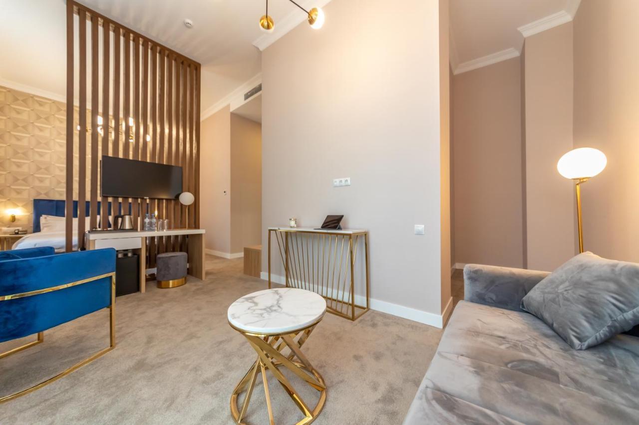 Newport Hotel Кутаиси Екстериор снимка