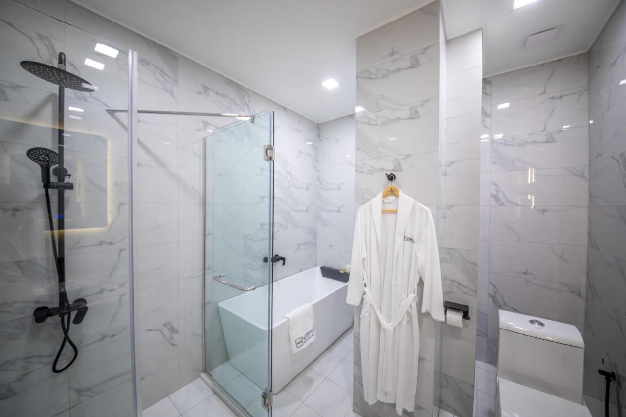 Newport Hotel Кутаиси Екстериор снимка