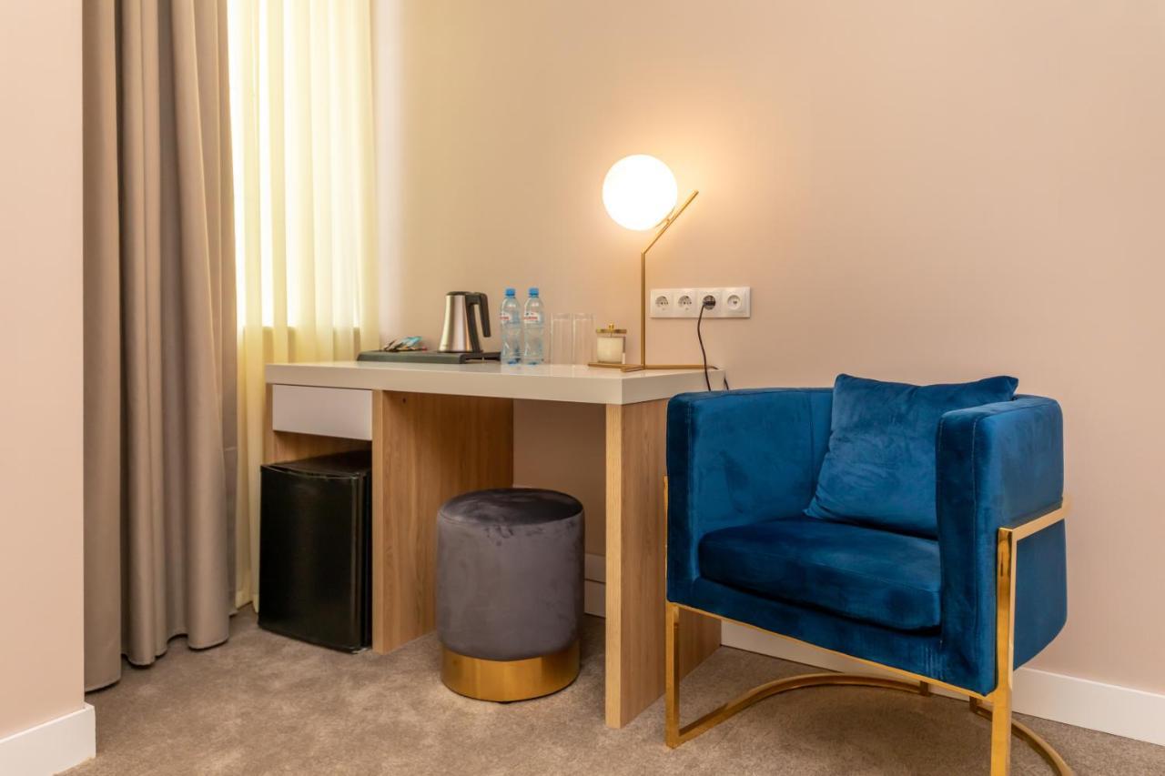 Newport Hotel Кутаиси Екстериор снимка